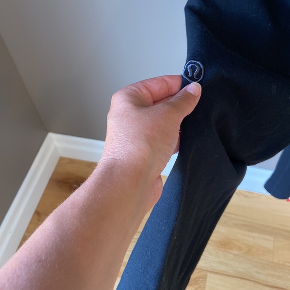 Lululemon black flare joggers size 4 - Picture 6 of 6